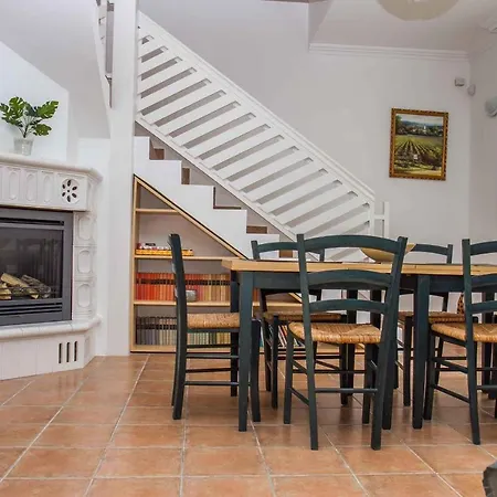 Дом отдыха In 38170 *