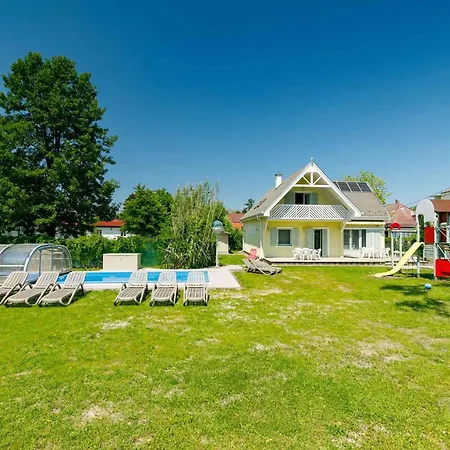 בית נופש In 38170